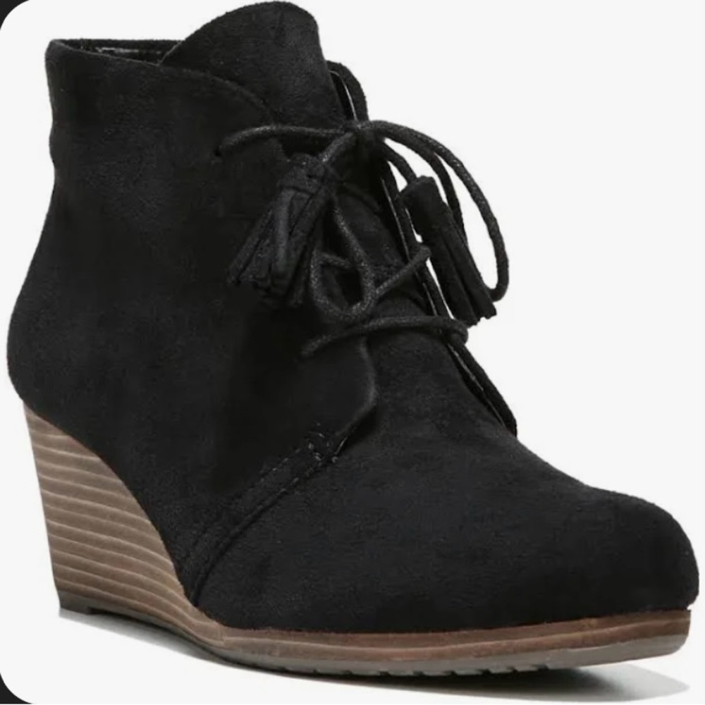 Women’s Dr. Scholl’s Dakota wedge booties with tassel ties in size 11M vegan